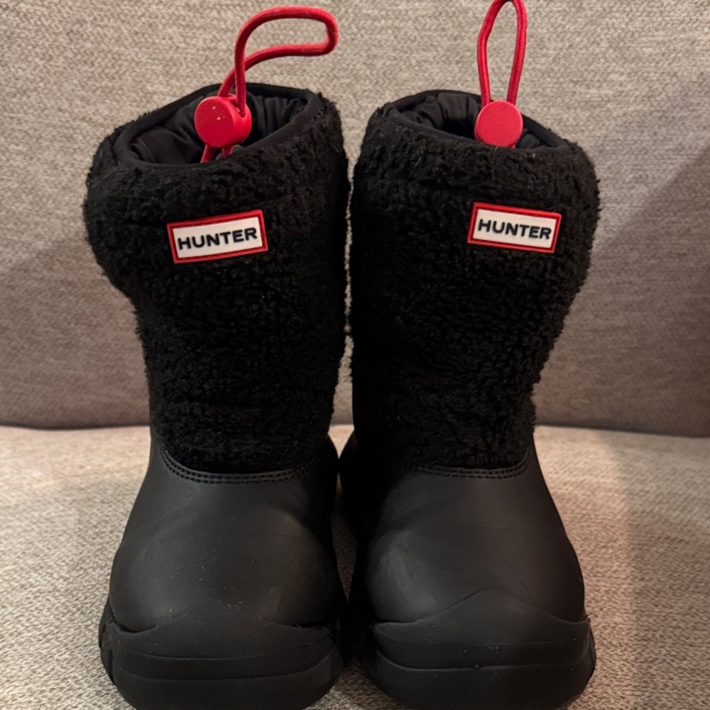 Hunter Kids Black Snow Boots- UK size 10
Easy to Get On